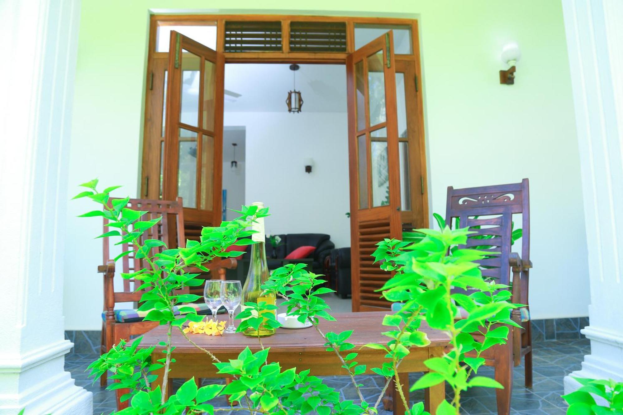 Residence Chanty Hikkaduwa Kültér fotó