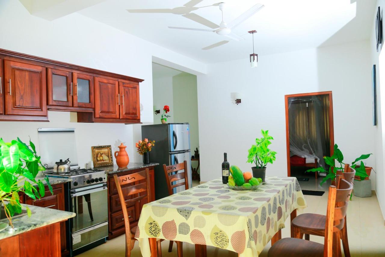 Residence Chanty Hikkaduwa Kültér fotó