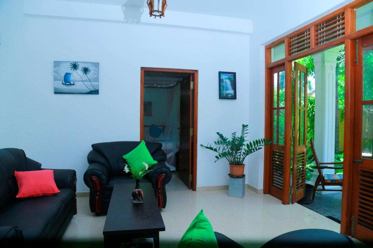 Residence Chanty Hikkaduwa Kültér fotó