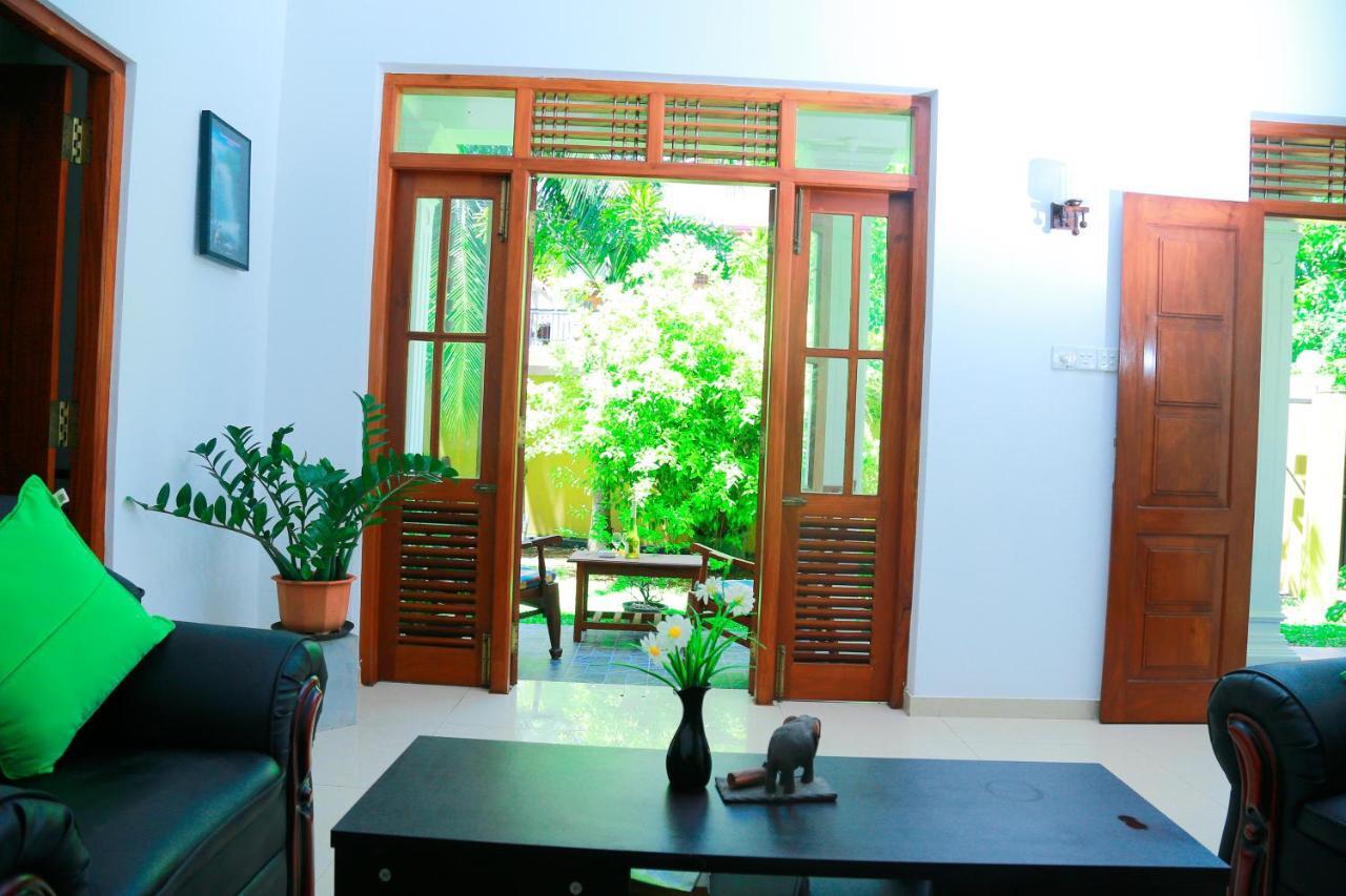 Residence Chanty Hikkaduwa Kültér fotó